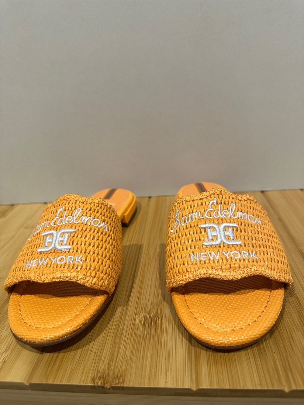 302SE - Sam Edelman Ladies Bright Orange Woven Slide Sandals, Never Worn, Resort